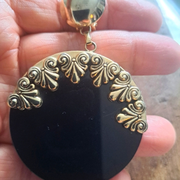 Vintage gold and black clip on earrings - Picture 4 of 8